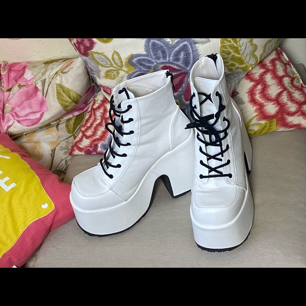 Pleaser Shoes - Demonia - Camel -203